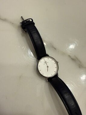 Daniel Wellington Silver Case Black Leather women’s Watch with White Dial